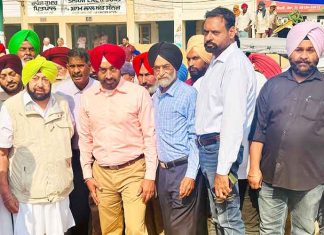 Amarinder visits Khanna Grain Marke