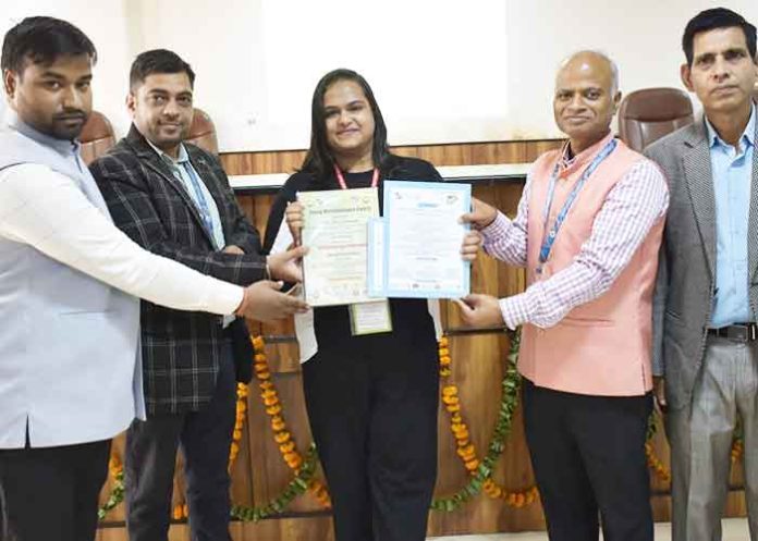 PAU-Student-Riya-Bansal-Honoured