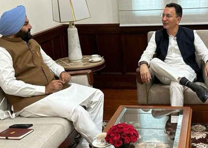 Amritsar MP Aujla meets Jitin Prasada