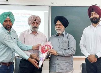 Journalist Hamir Singh at Language Department's Seminar