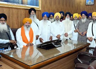 SGPC Honours Chief Secretary Kulwant Singh Mannan