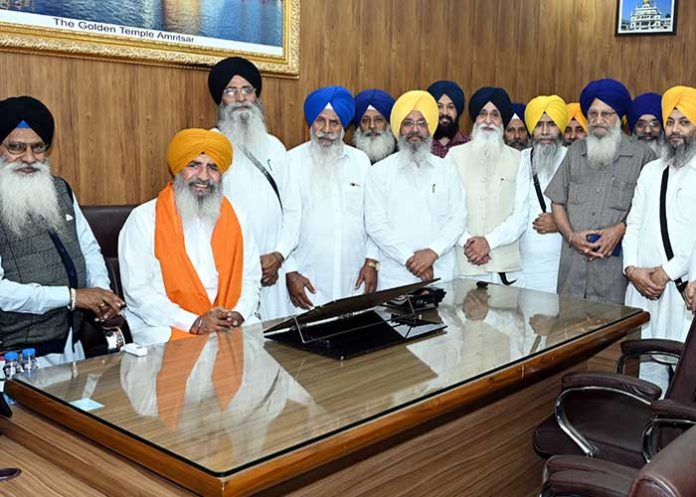 SGPC Honours Chief Secretary Kulwant Singh Mannan