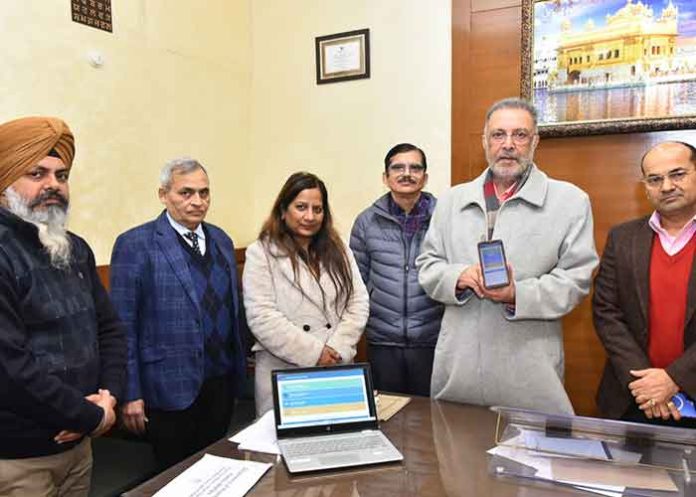 Dr.-Balbir-Singh-launches-Mobile-App