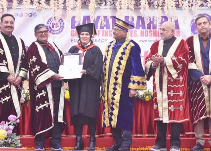 Governor Kataria Attended the convocation ceremony