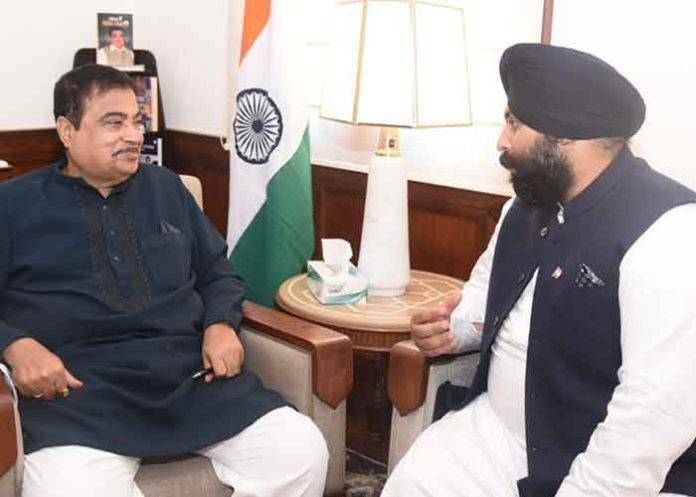 Harjot Bains Meets Nitin Gadkari