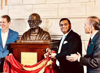 Mahatma-Gandhi-Statue- in Nebraska