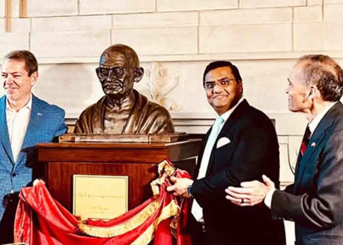 Mahatma-Gandhi-Statue- in Nebraska