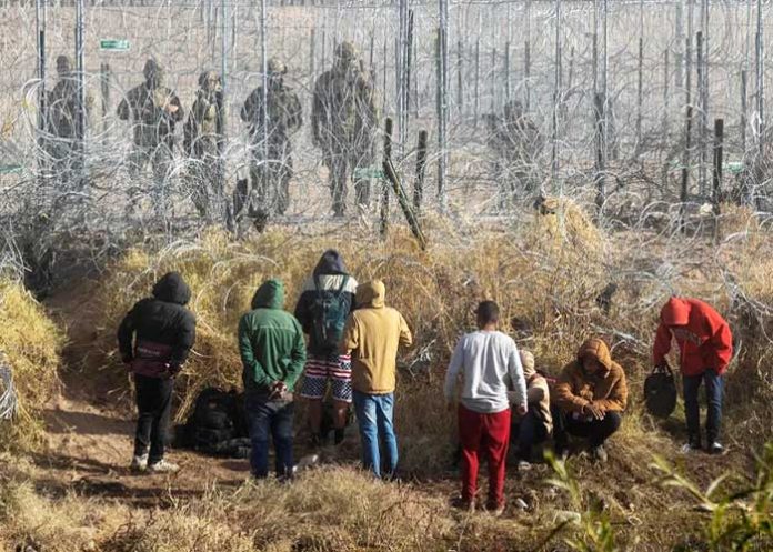 Migrants-near-border