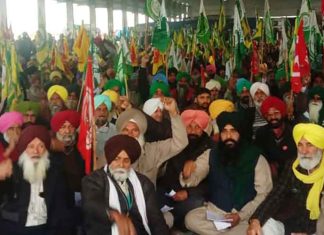 Samyukta Kisan Morcha holds massive protest