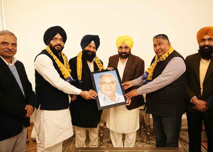 Former BSP Punjab Chief Jasvir Singh Garhi Joins AAP