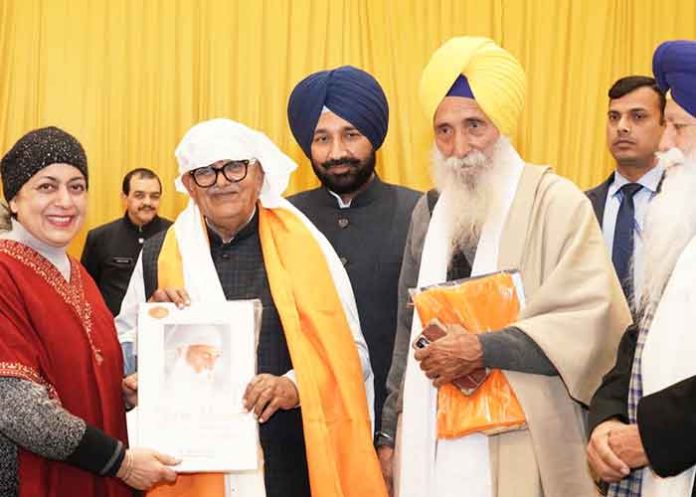 Guv-Kataria-Holds-Dialogue-With-Dharam-Gurus