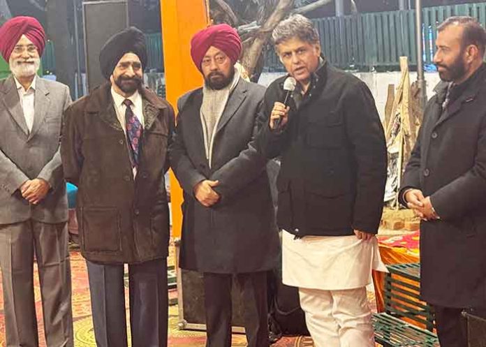 Mp Tiwari and others celebrates Lohri festival