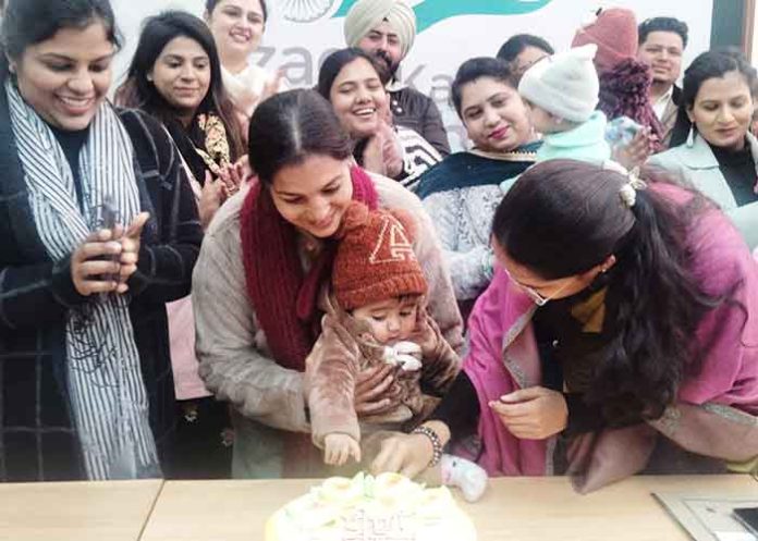 Preeti Yadav Lohri celebrated by cutting cake