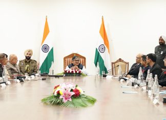 Punjab-Guv-Kataria-in-meeting