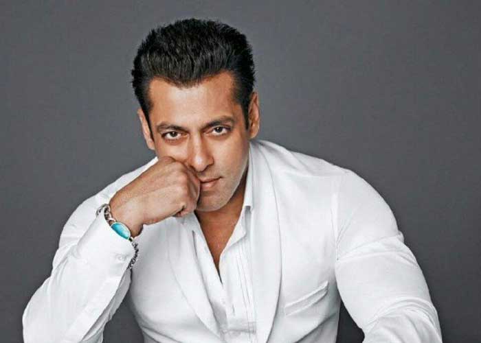 Salman Khan's Cute Stare Into Mystery Girl's Eyes Breaks The Internet!  Netizens Say 