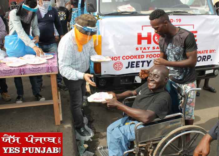 Upjit Singh jeety distributing Meals in Liberia 1