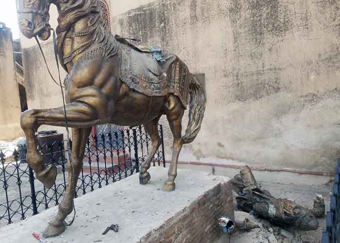 Maharaja Ranjit Singh statue vandalised Lahore 1