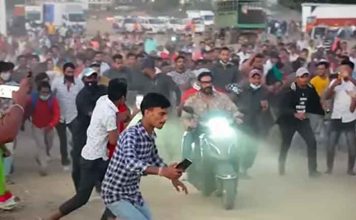 Ajay Devgn on Scooty fans mob