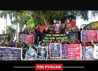 Bhopal gas tragedy victims protest
