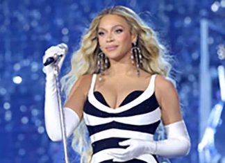 Singer Beyonce Perform