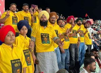 T Shirts with Kejriwal photo during IPL Match