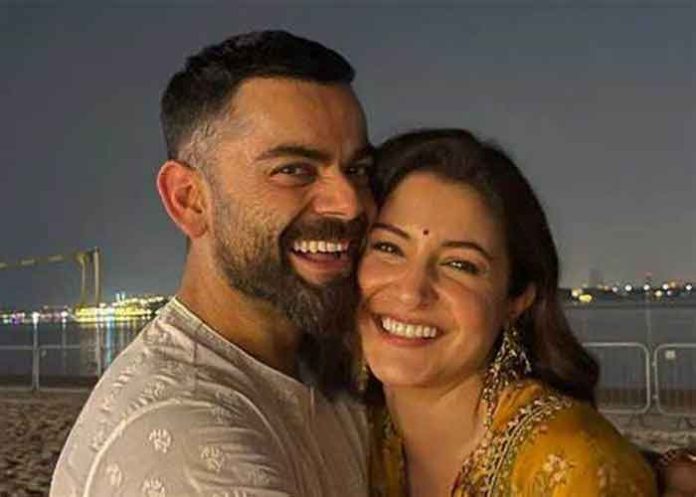 Anushka-Sharma-Virat-Kohli-Smile