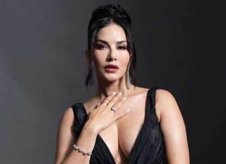 Sunny-Leone-in-Black