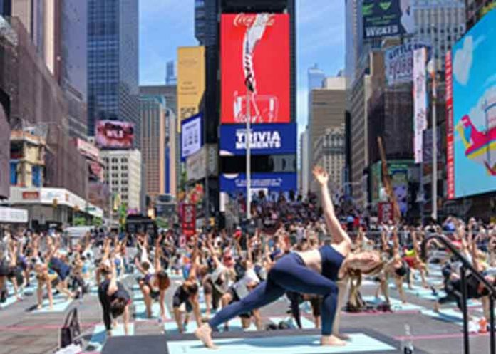 Yogis create island of stillness at New York's frenetic Times Square ...