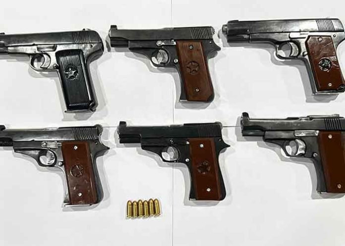 6-pistols-seizes
