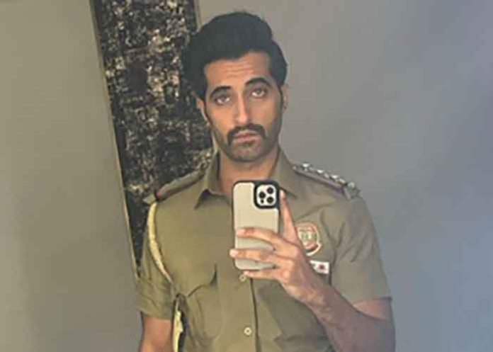 Akshay-Oberoi-as-cop