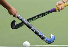 Hockey-playing photo