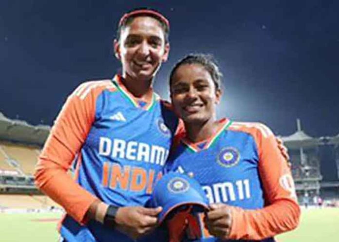 Uma-Chetry-Harmanpreet-Kaur