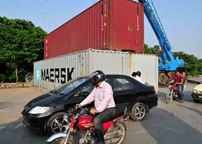 Islamabad-sealed-with-containers