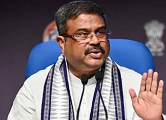 Dharmendra-Pradhan-on-mic