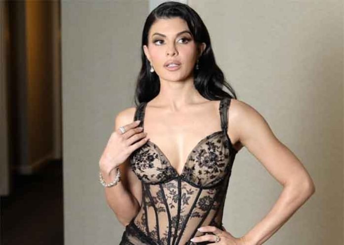 Jacqueline-Fernandez-in-black