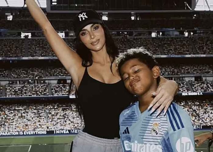 Kim-Kardashian-enjoys-Soccer-Mom-Tour