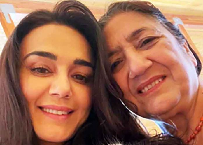 Preity-Zinta-drops-pic-with-mom