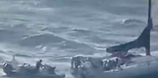 stranded-yacht-at-Australian-coast