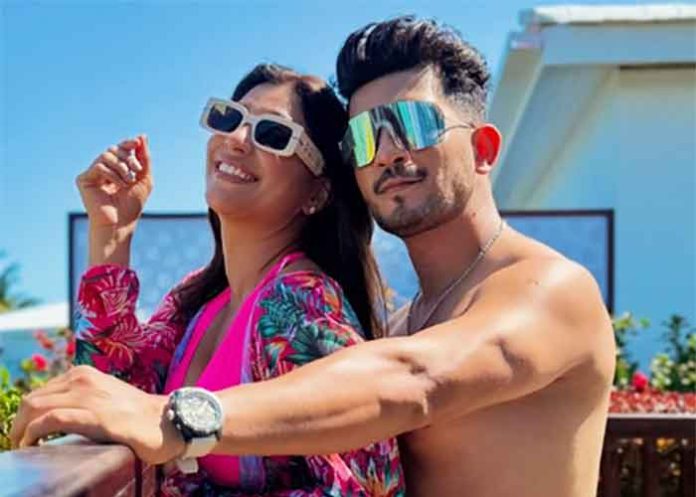 Arjun Bijlani with wife Neha