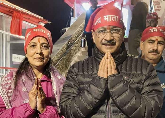 Arvind Kejriwal and sunita at Vaishno Devi shrine