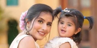 Charu Asopa with daughter