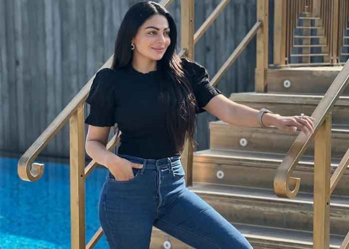 Neeru Bajwa jeans