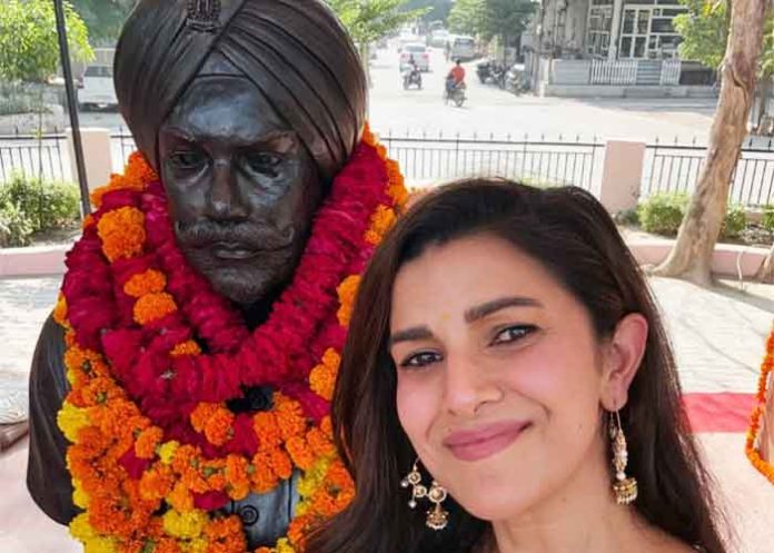 Nimrat Kaur her father statue