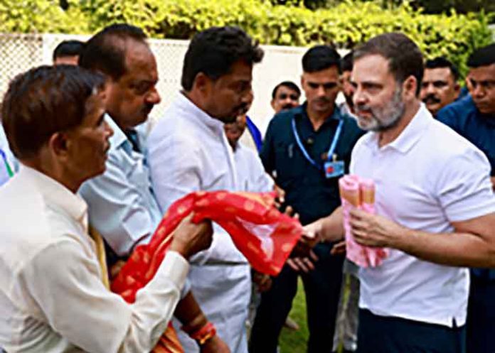 Rahul Gandhi meets Valmiki community