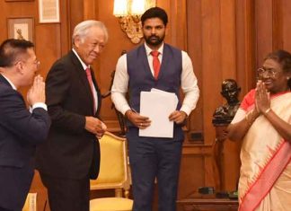 Singapore Defence Minister meets President Murmu