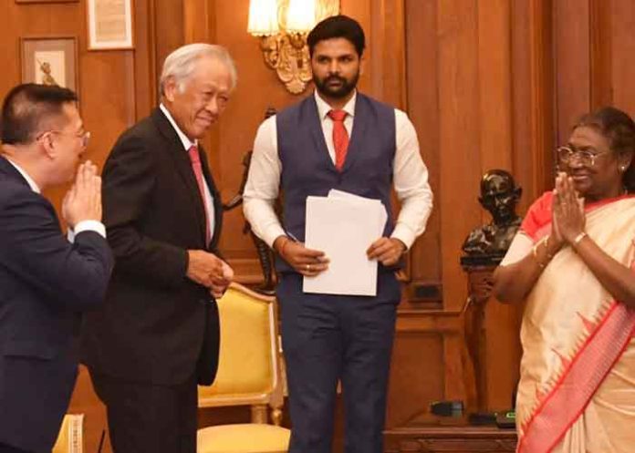 Singapore Defence Minister meets President Murmu