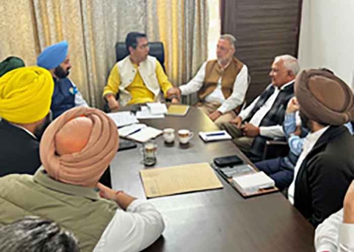 Aman Arora holds meeting