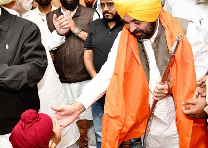 CM pays obeisance at Gurdwara Chevin patshahi