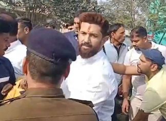 Chirag Paswan helps accident victims