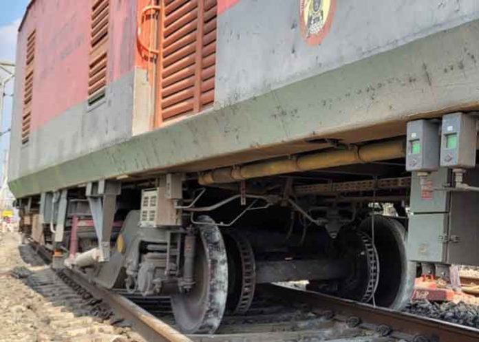 Delhi-Darbhanga Special Train derailed